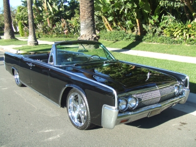 1962 Lincoln Continental Convertible width