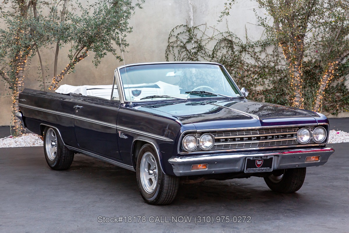 1963 Oldsmobile Cutlass F-85 Deluxe 