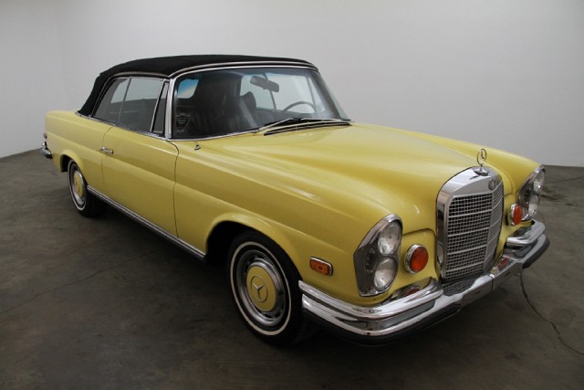  1968 Mercedes-Benz 280 SE Convertible [W111] in The  Neighbourhood: Sweater Weather, 2013